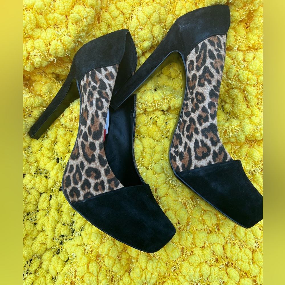 Pre-owned BCBGeneration Black Suede & Leopard Print Pump